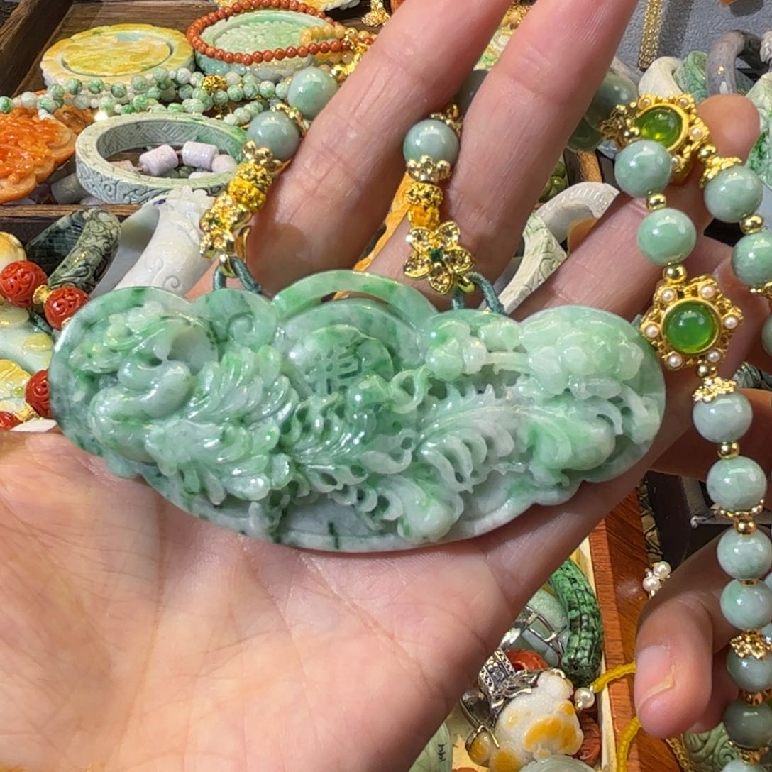 翡翠颈饰未镶嵌待编款