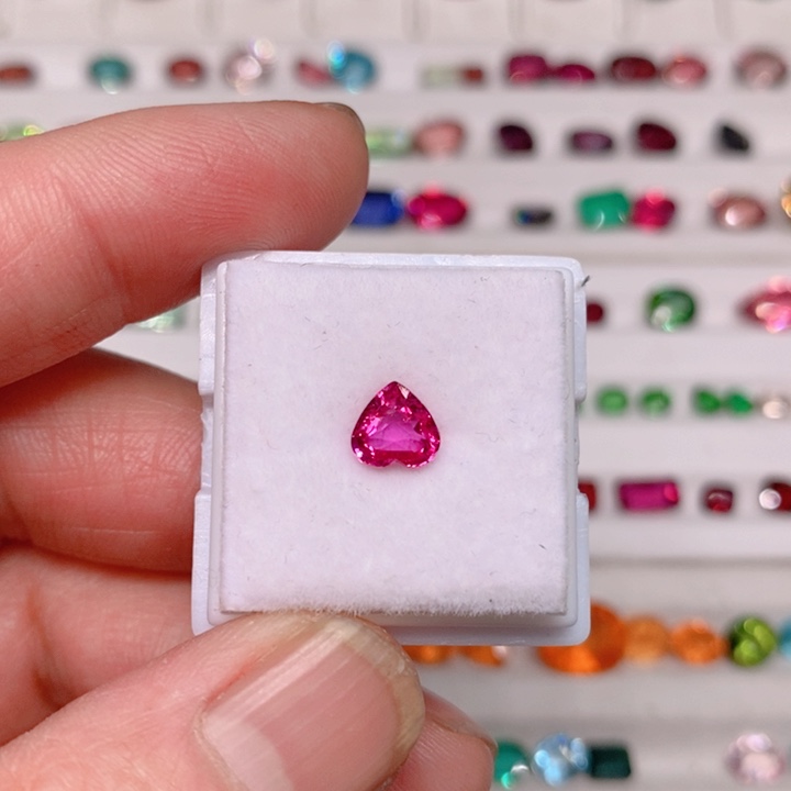 裸石未镶嵌红宝石鸽血带大证1.01克拉