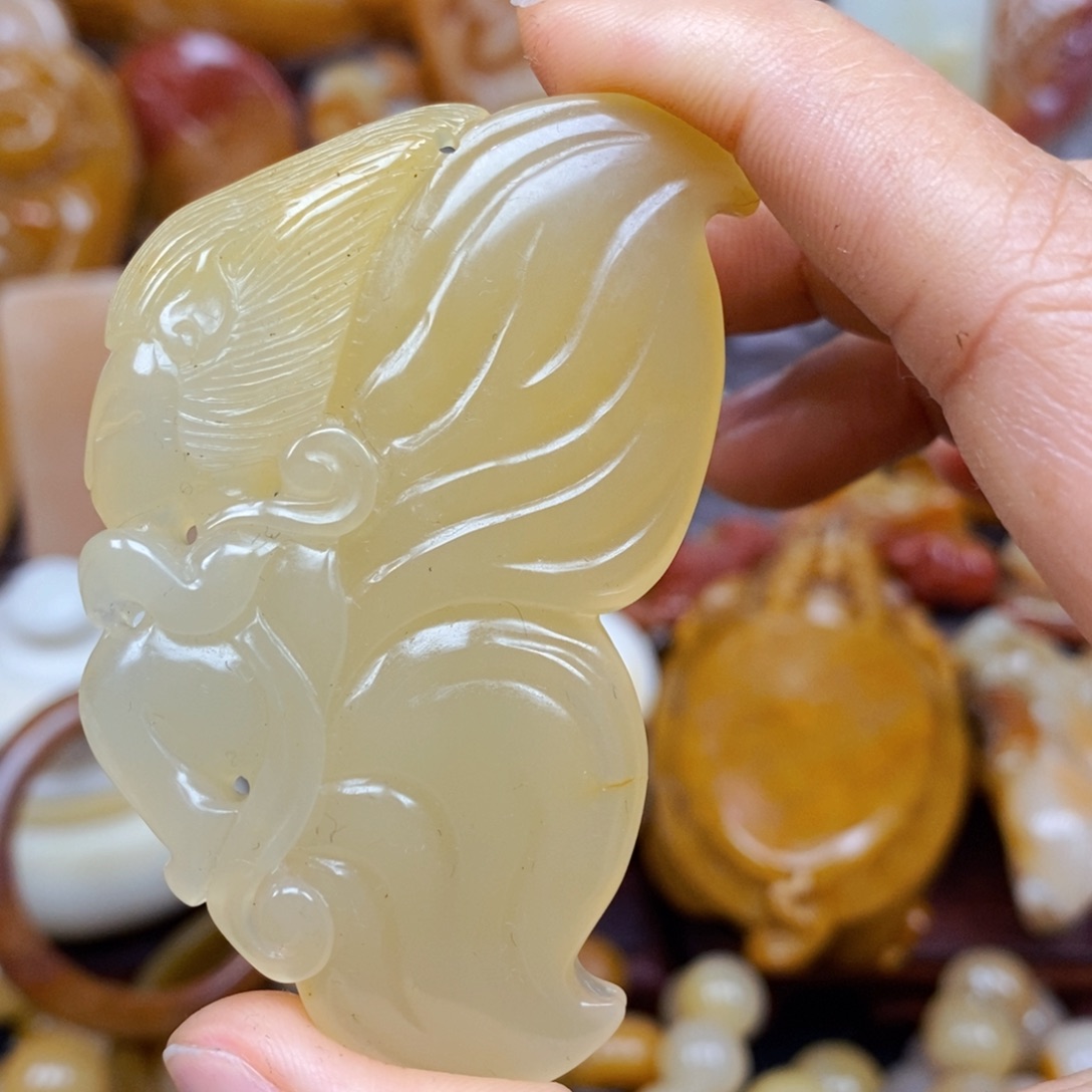 石英质玉（黄龙玉）颈饰未镶嵌