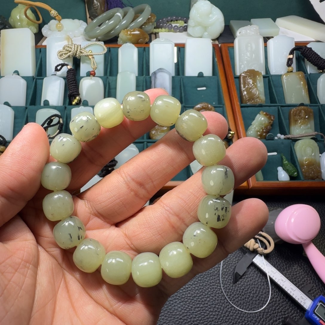 欲***酒和田玉未镶嵌挂件