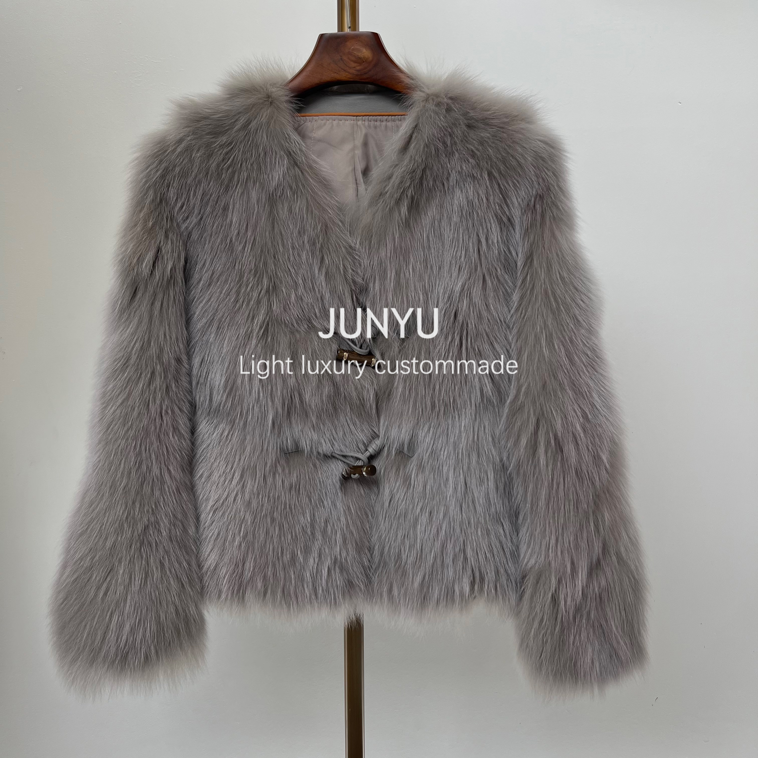 芬兰狐狸毛设计师款纯色气质外套短款小个子显高显瘦圆领60318