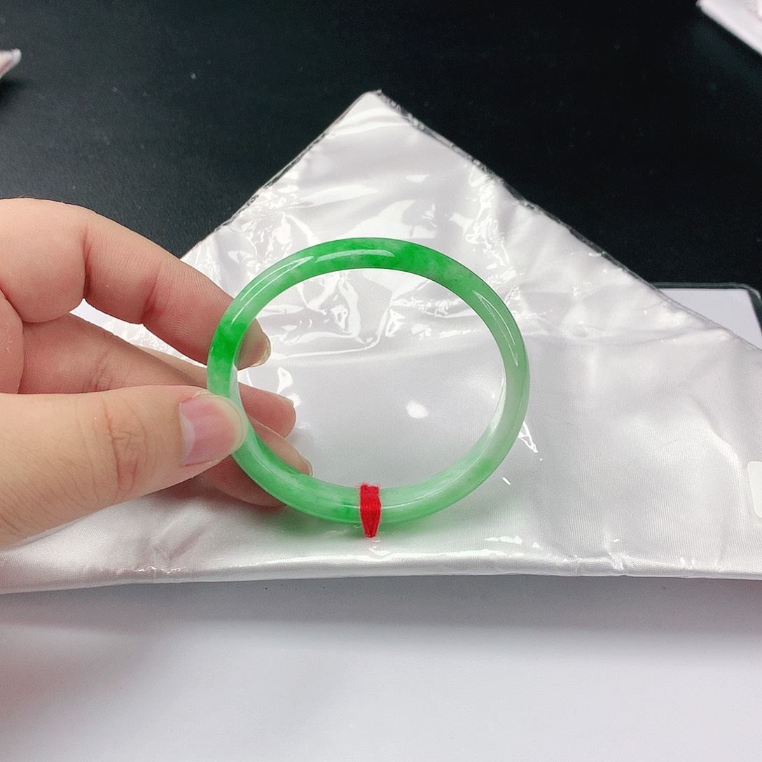 翡翠手镯未镶嵌翡翠077