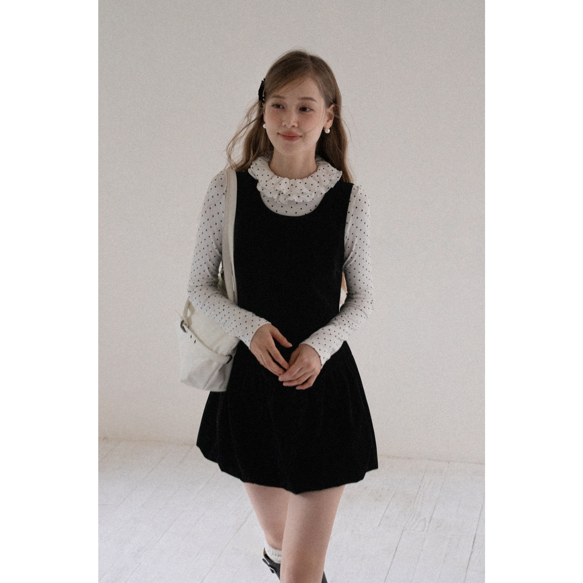 EGGKA法式赫本风丝绒黑色连衣裙u领a字背心气质短裙E25D10130YM