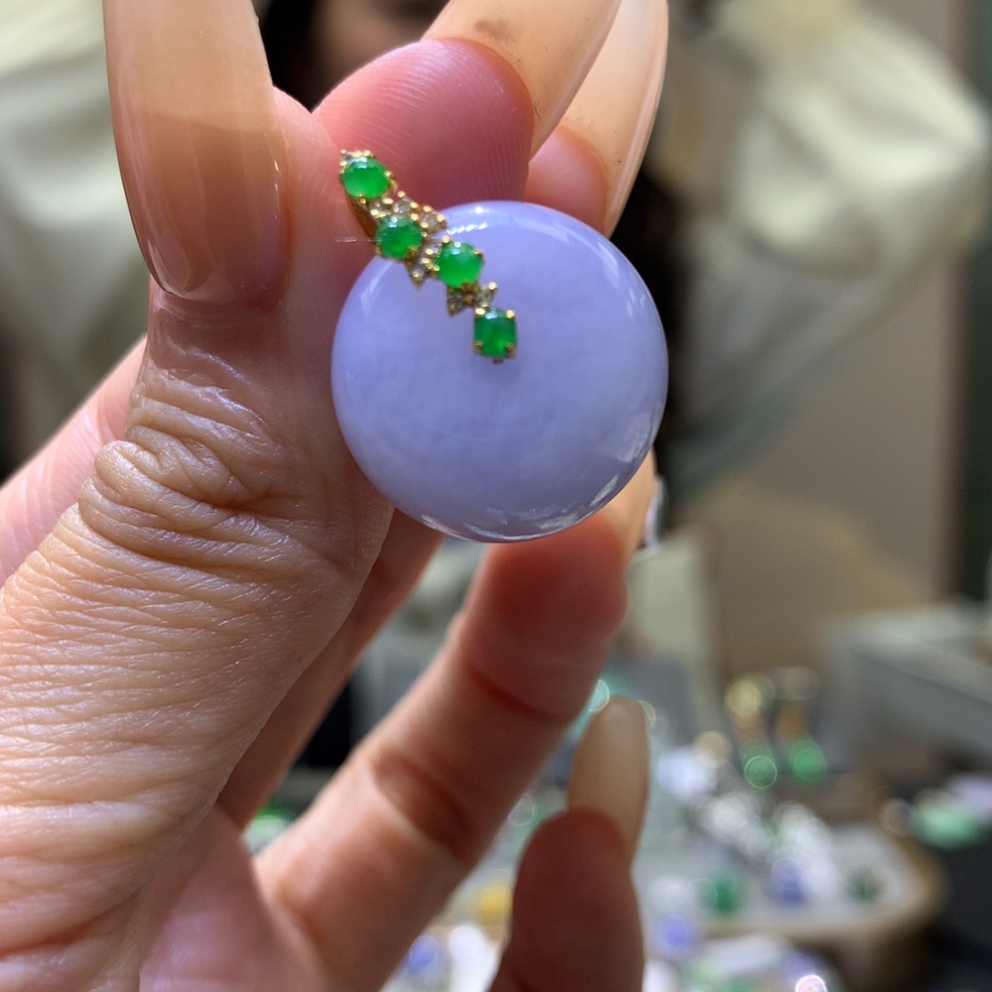 颈饰18K金镶嵌翡翠