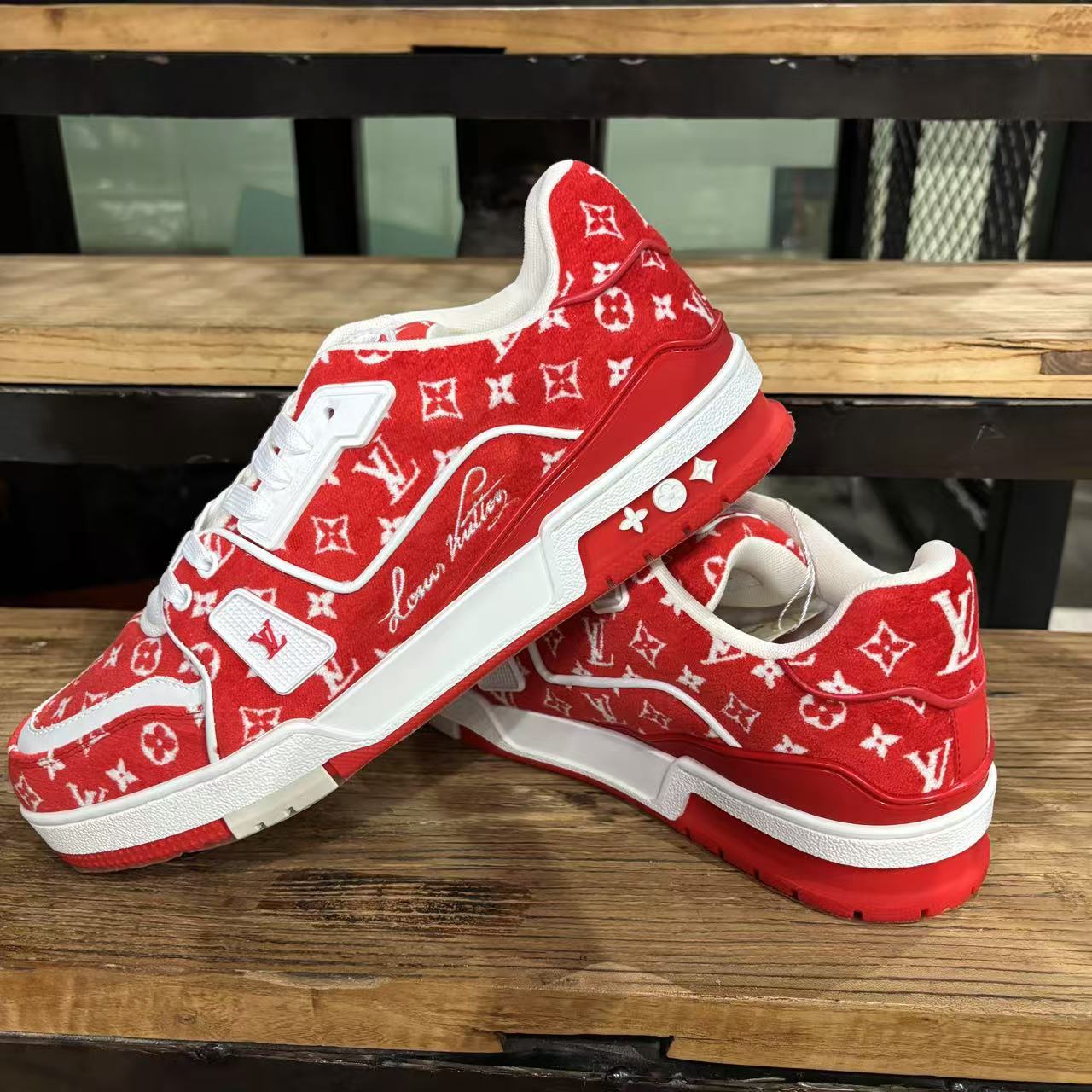 未使用 LouisVuitton/路易威登 红色绒面印花logo百搭trainer