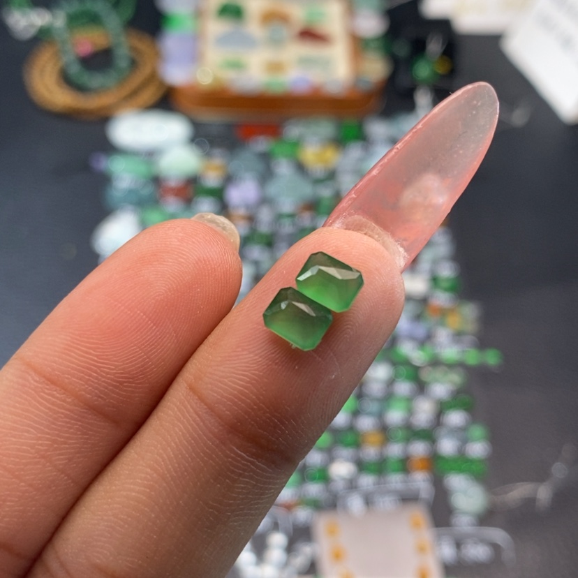 【闪购商品】翡翠挂件未镶嵌切割