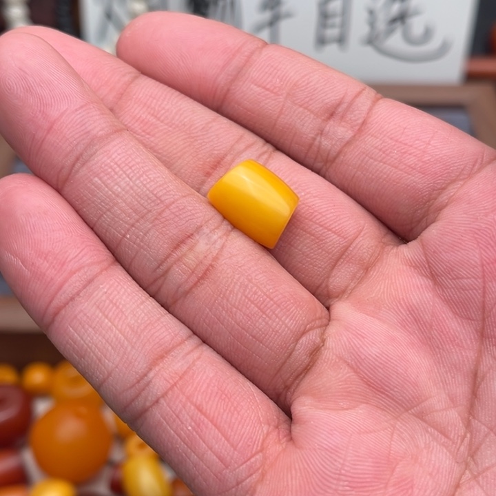 鱼***多琥珀未镶嵌裸石蜜蜡马蹄
