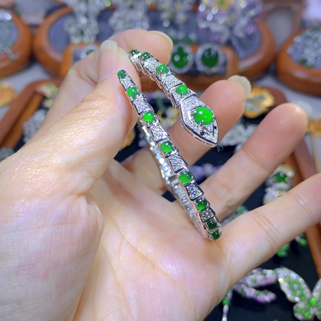 翡翠颈饰银S925镶嵌天然翡翠