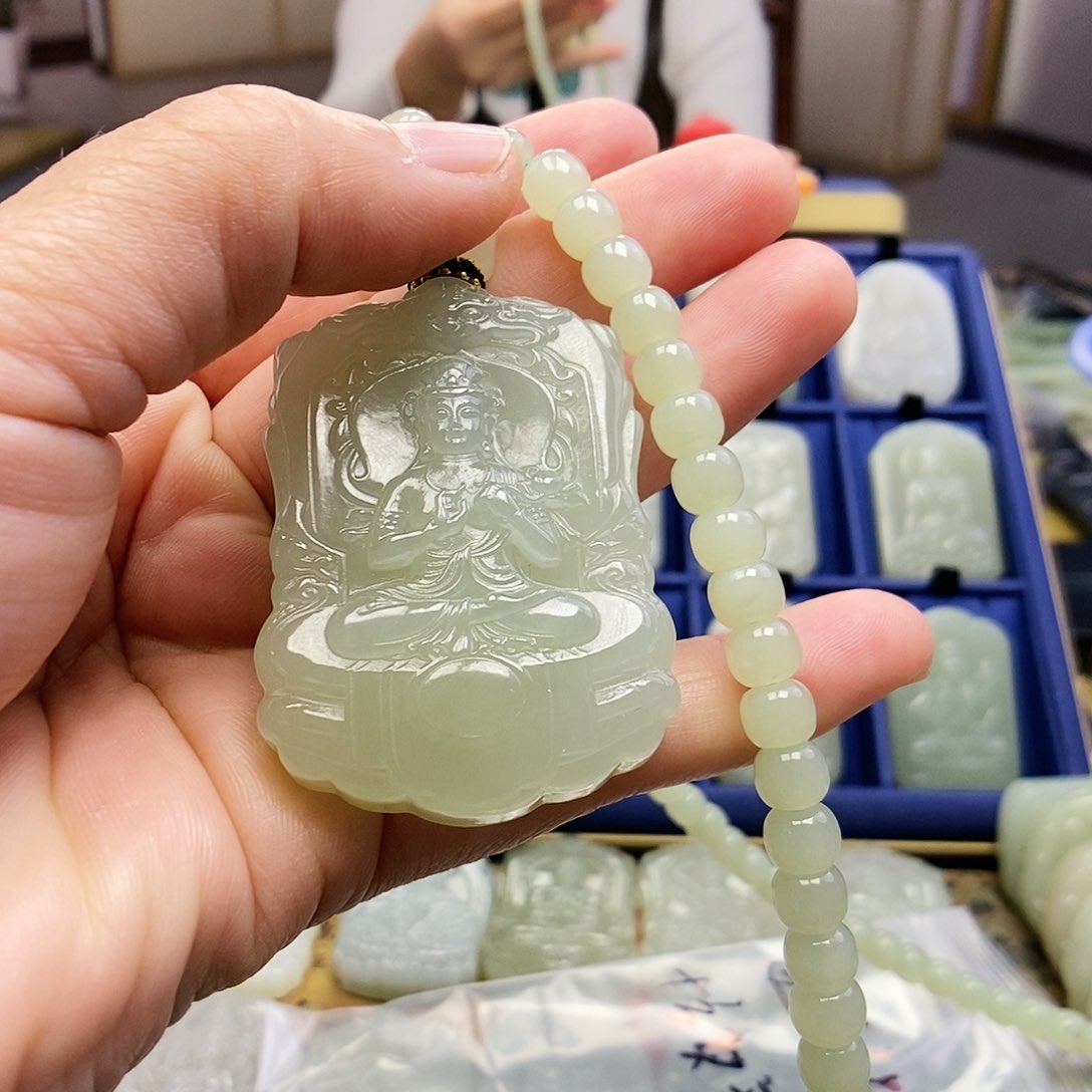 和田玉颈饰未镶嵌赵***做