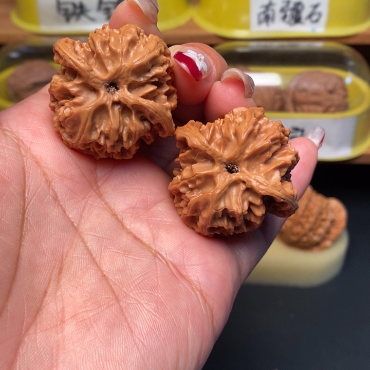 文玩核桃吊坠37苹果园