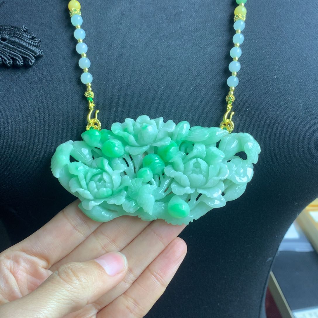 翡翠颈饰未镶嵌翡翠