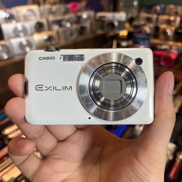 8新 Casio/卡西欧 S10日英文 1010w像素3倍变焦 配件齐全