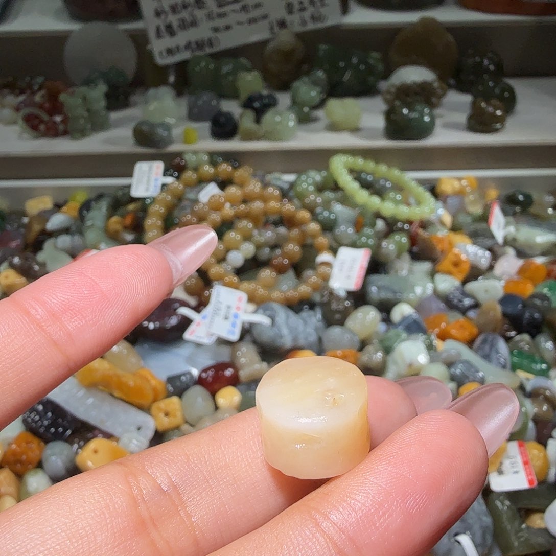 和田玉未镶嵌珠宝奇石包容