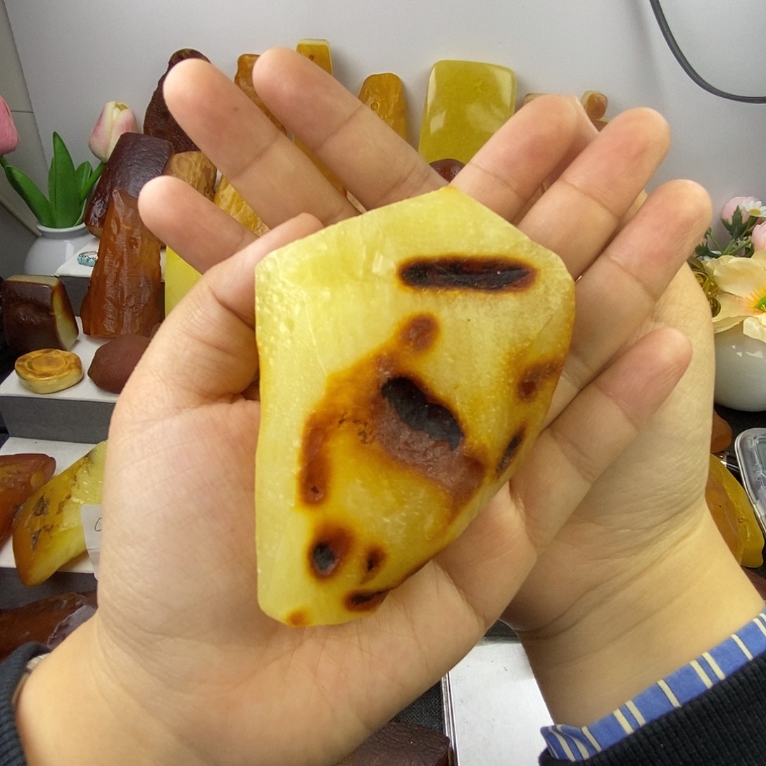 随***】定制蜜蜡未镶嵌雕刻蟹钳7899999999