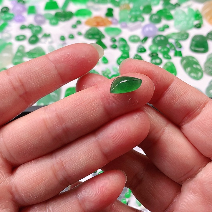 翡翠颈饰未镶嵌翡翠