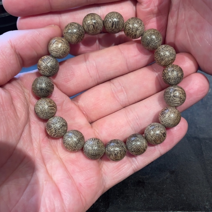 沉香吊坠达拉根沉香手串10.82g