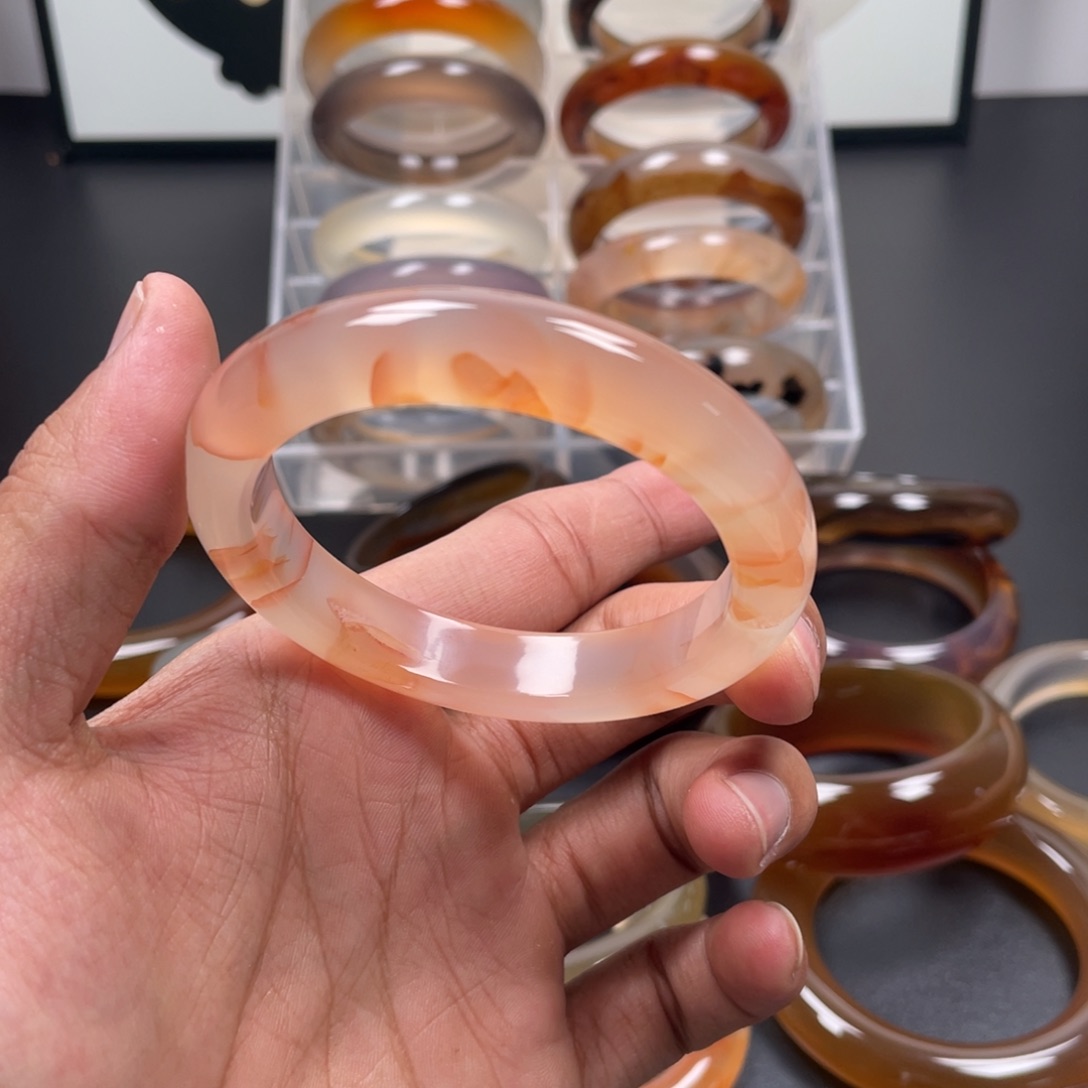 小***几玛瑙/玉髓未镶嵌手镯