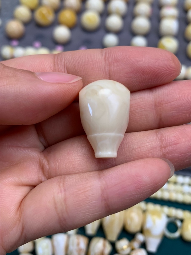 天然浓蜡白蜜三通15.4*15.3*23.5mm（误差0.1mm）