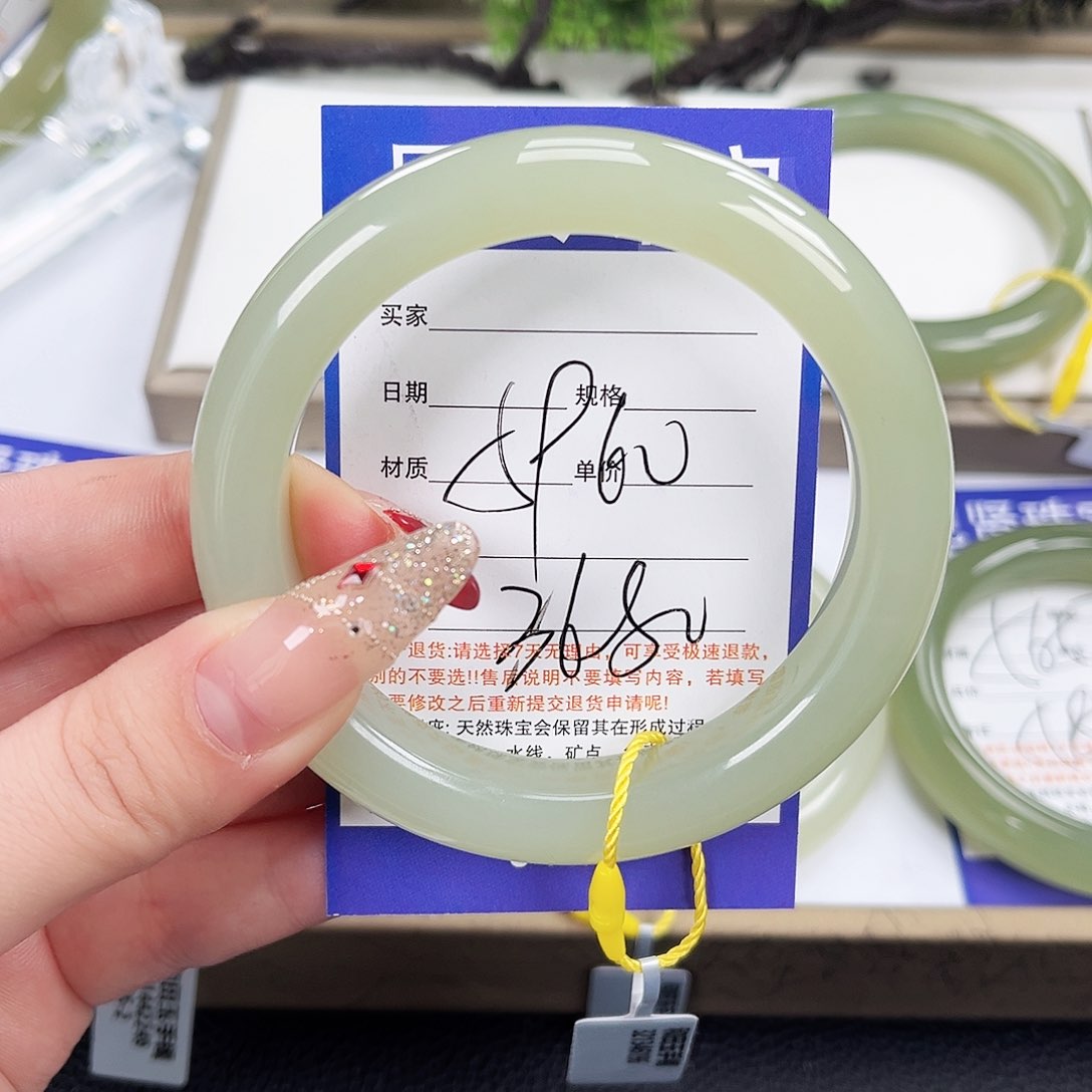 和田玉手镯未镶嵌