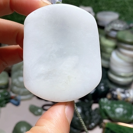 未镶嵌和田玉（糖玉）珠宝半成品