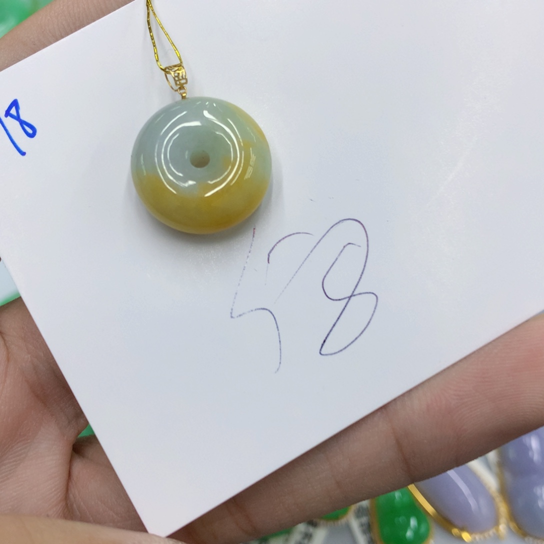 翡翠颈饰18K金镶嵌翡翠