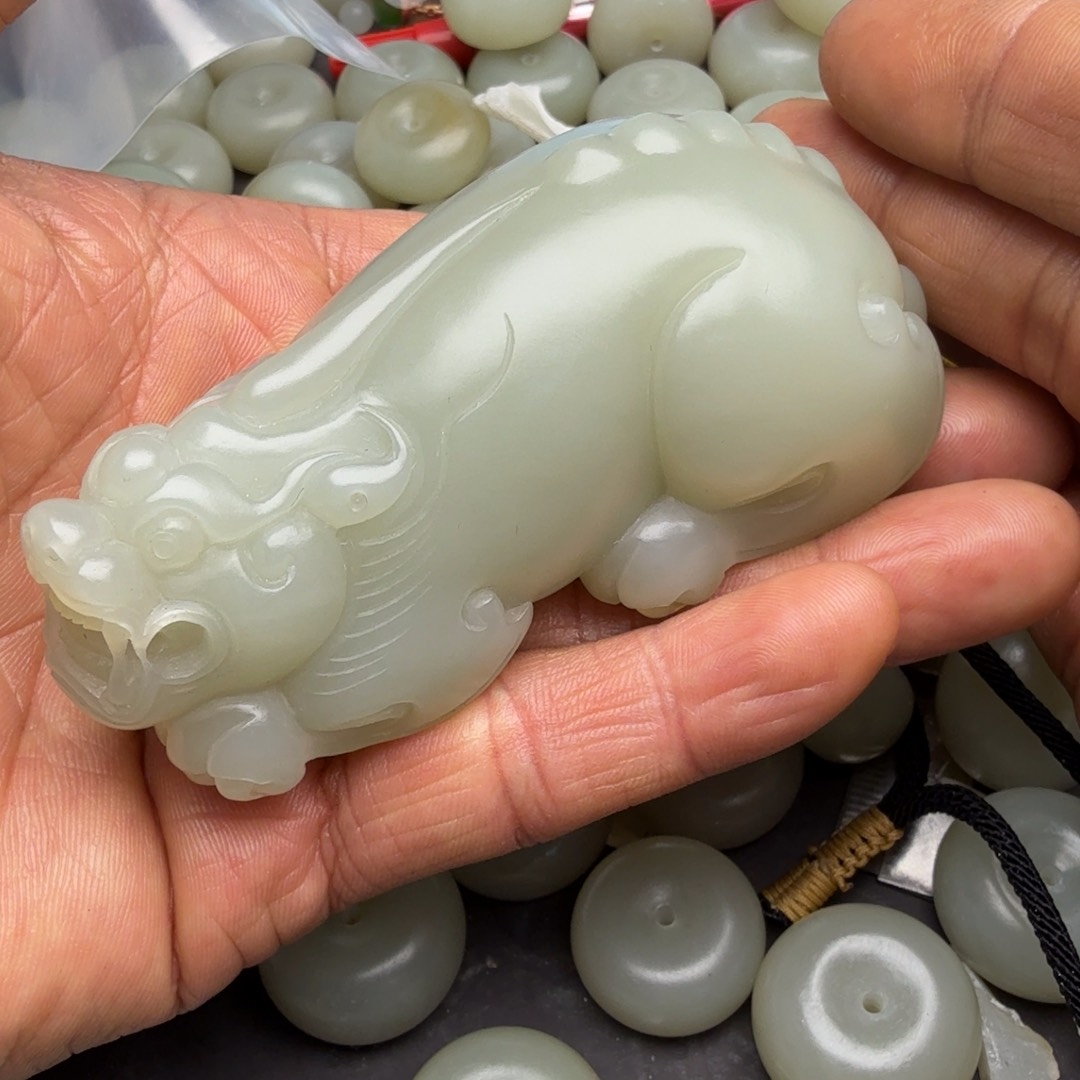 和田玉颈饰未镶嵌光**落