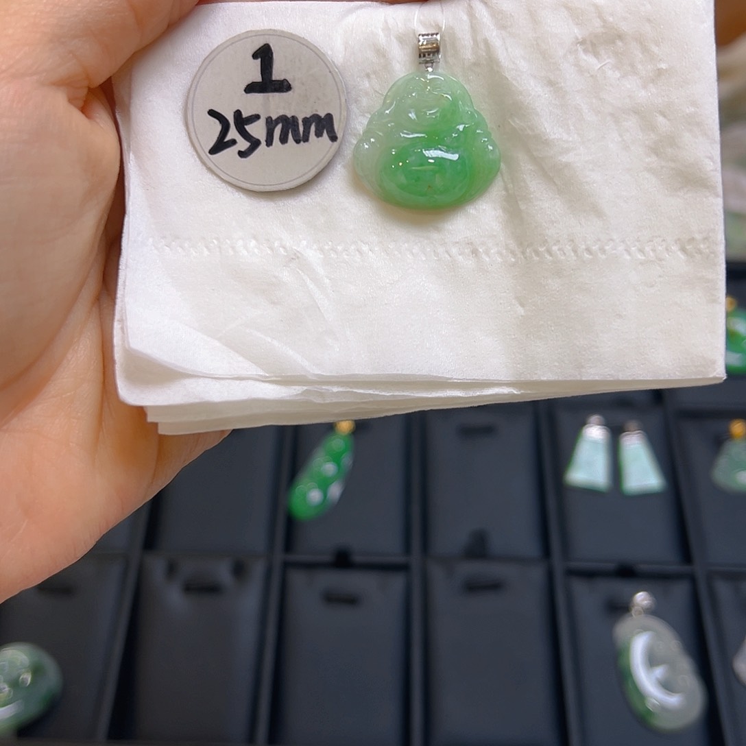 翡翠颈饰18K金镶嵌翡翠