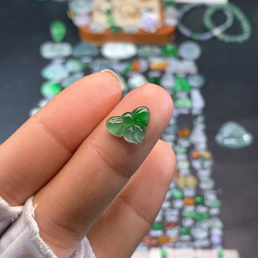 【闪购商品】翡翠挂件未镶嵌蝴蝶