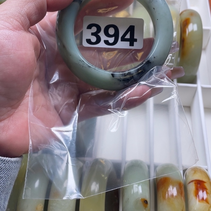 张***语蛇纹石玉未镶嵌手镯