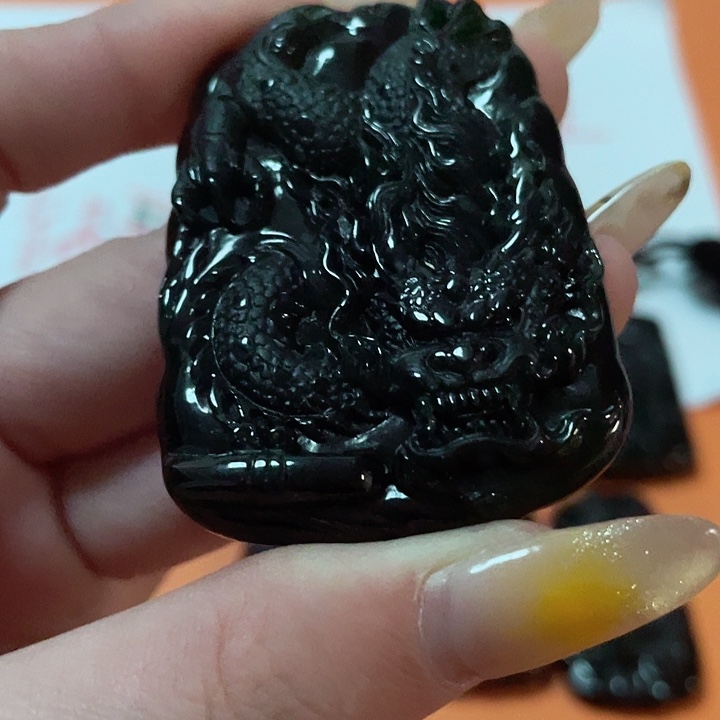 翡翠颈饰未镶嵌不****法