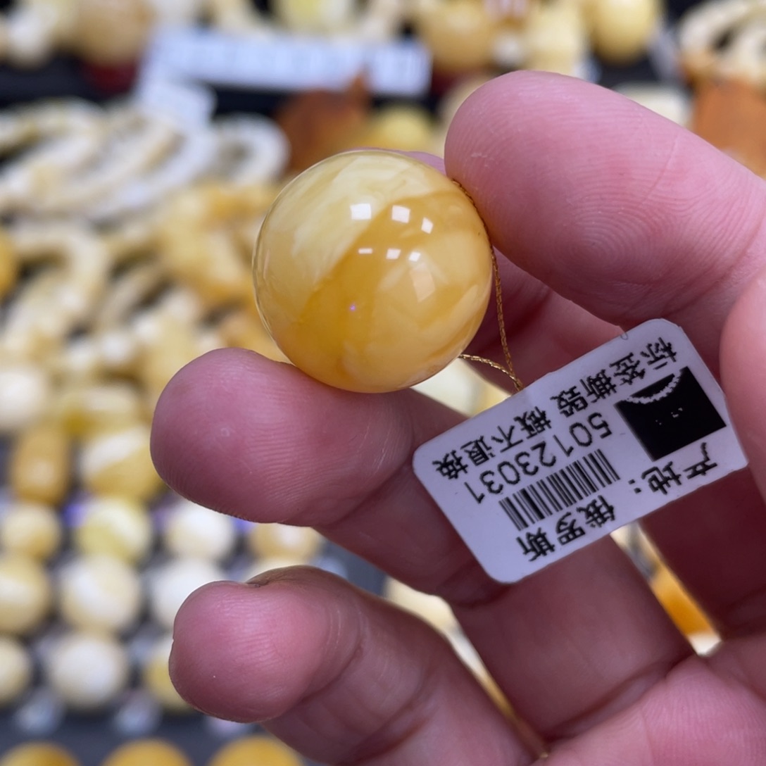 琥珀珠宝奇石未镶嵌17.9mm瑕疵