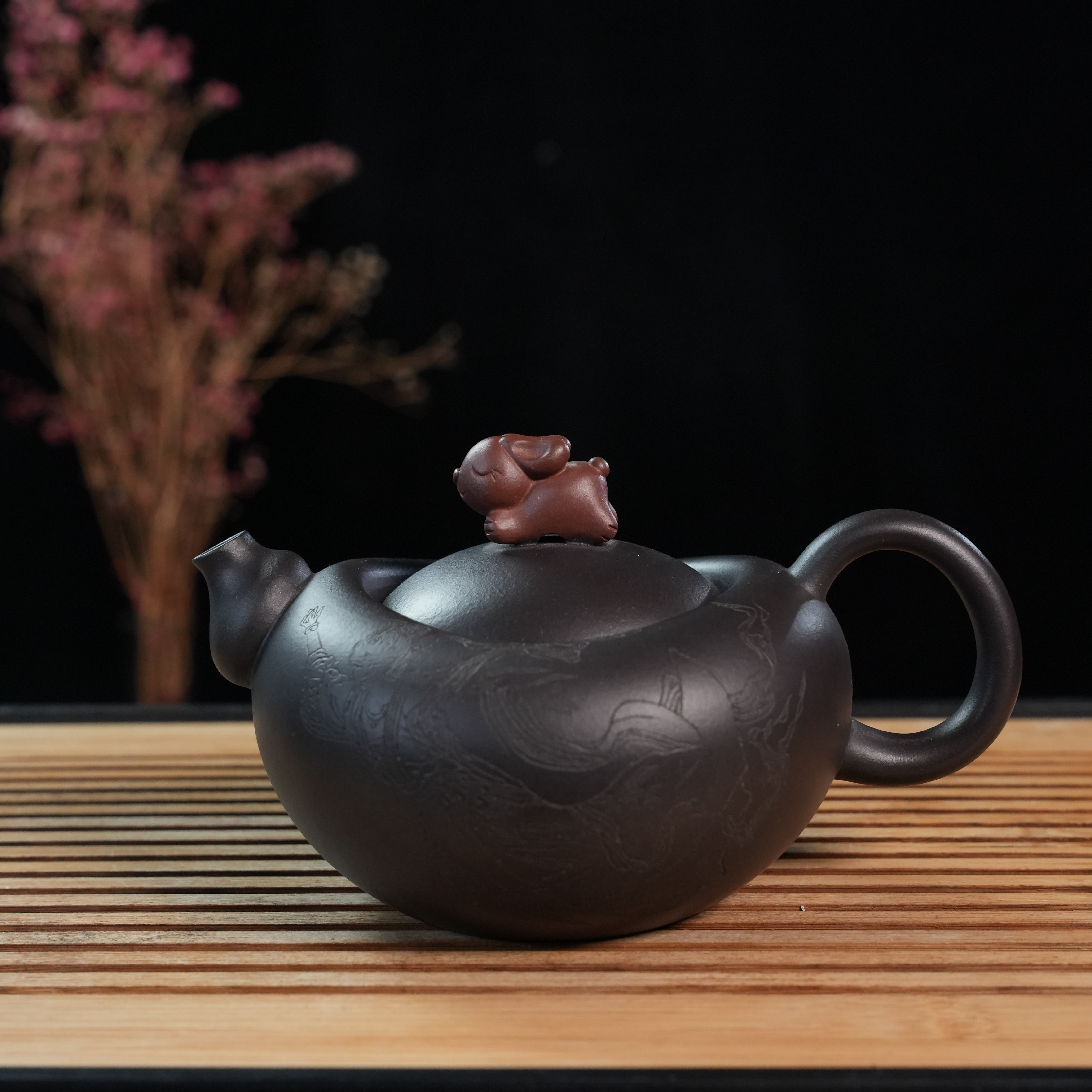 Z-YWX-016   袁伟新  宜兴手工紫砂   玉兔呈祥