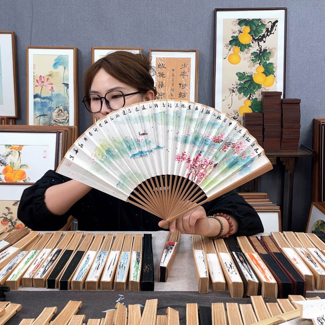国画福利折扇带中玉扇骨（默认粘好发出）