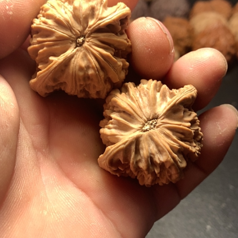 【闪购商品】文玩核桃吊坠天****稀磨盘