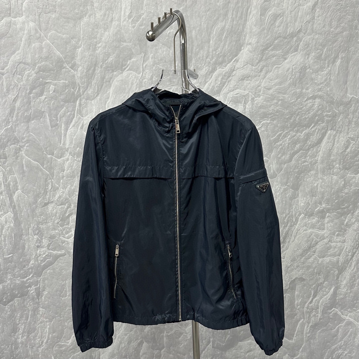 99新 Prada/普拉达 三角标尼龙连帽夹克外套 50码 D18260