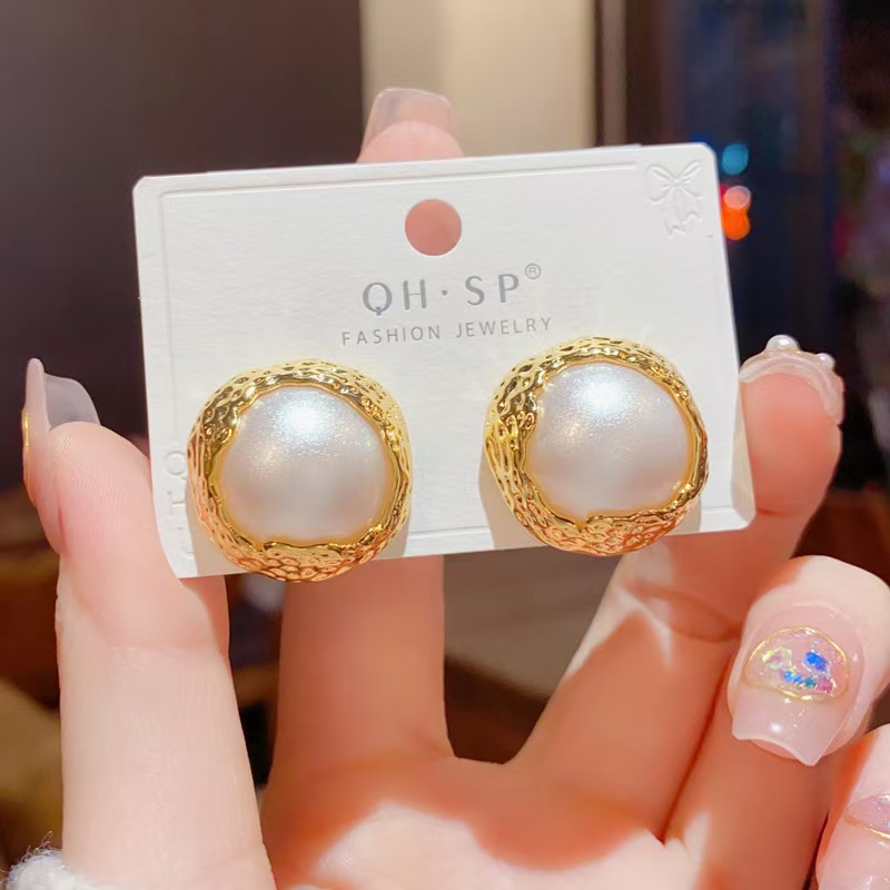 铜合金仿珍珠耳饰 法式时髦熔岩褶皱珍珠金属纽扣耳环简约感D014
