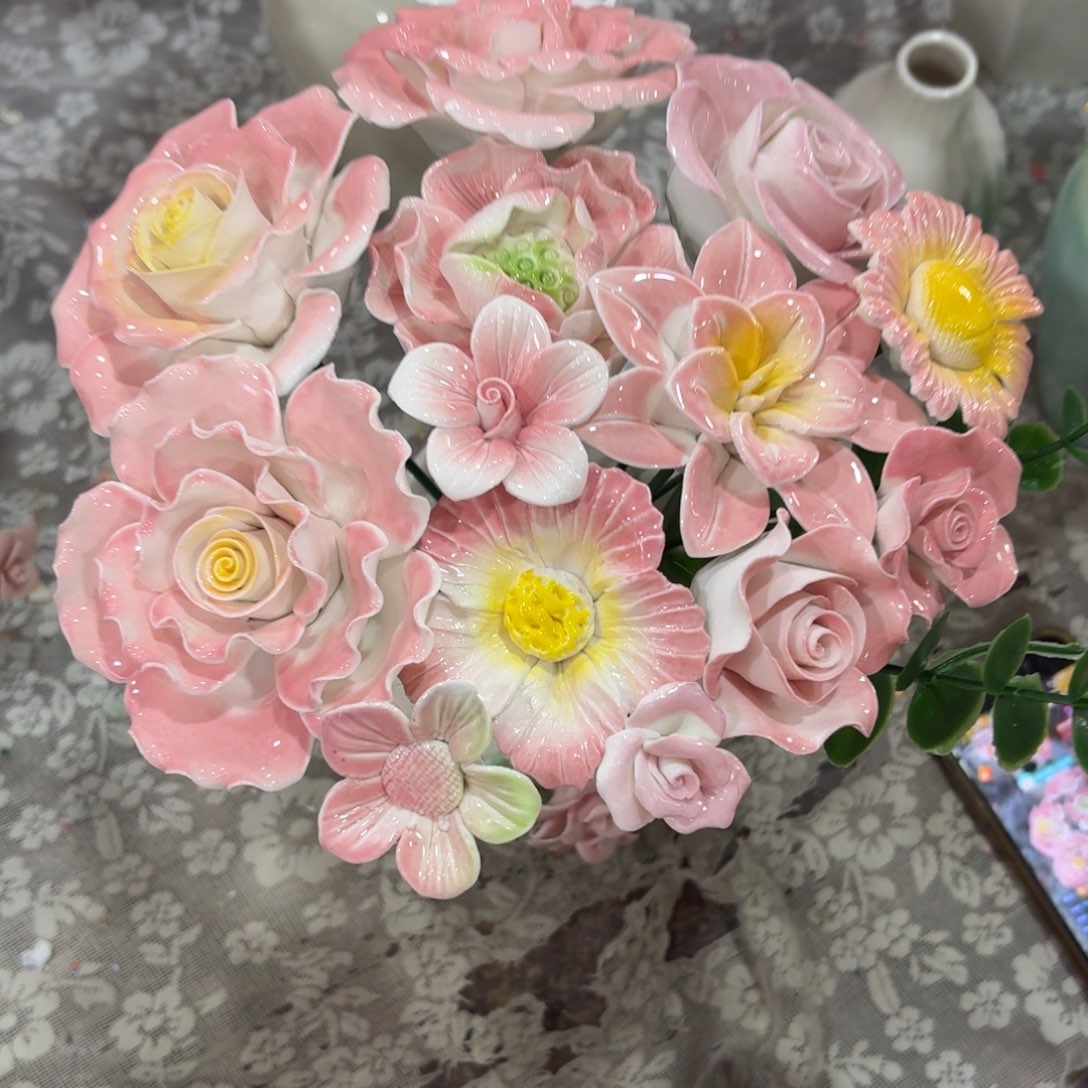 2845 陶瓷花拍满20元发货，退款拉黑