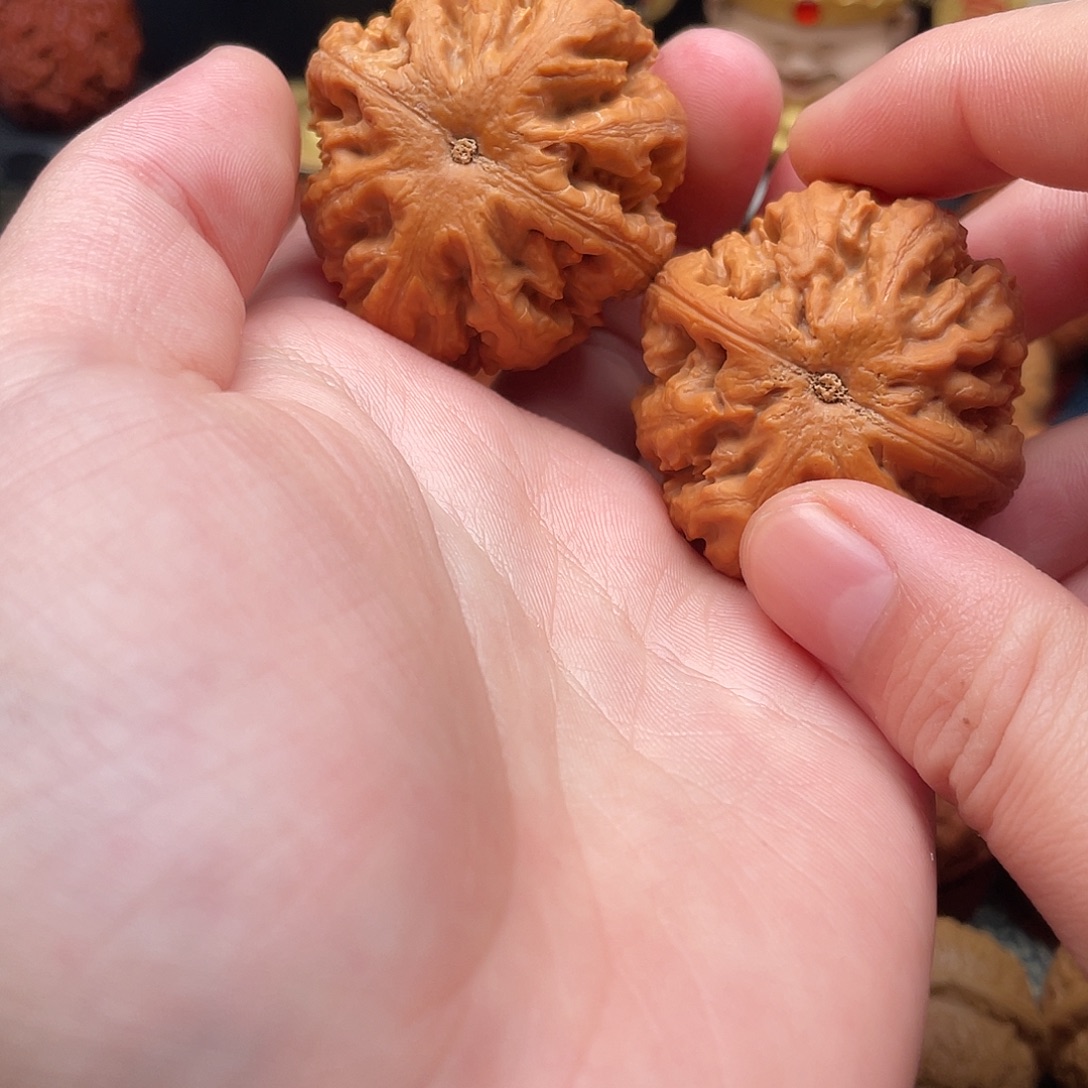 L***0文玩核桃把件精品小手捻