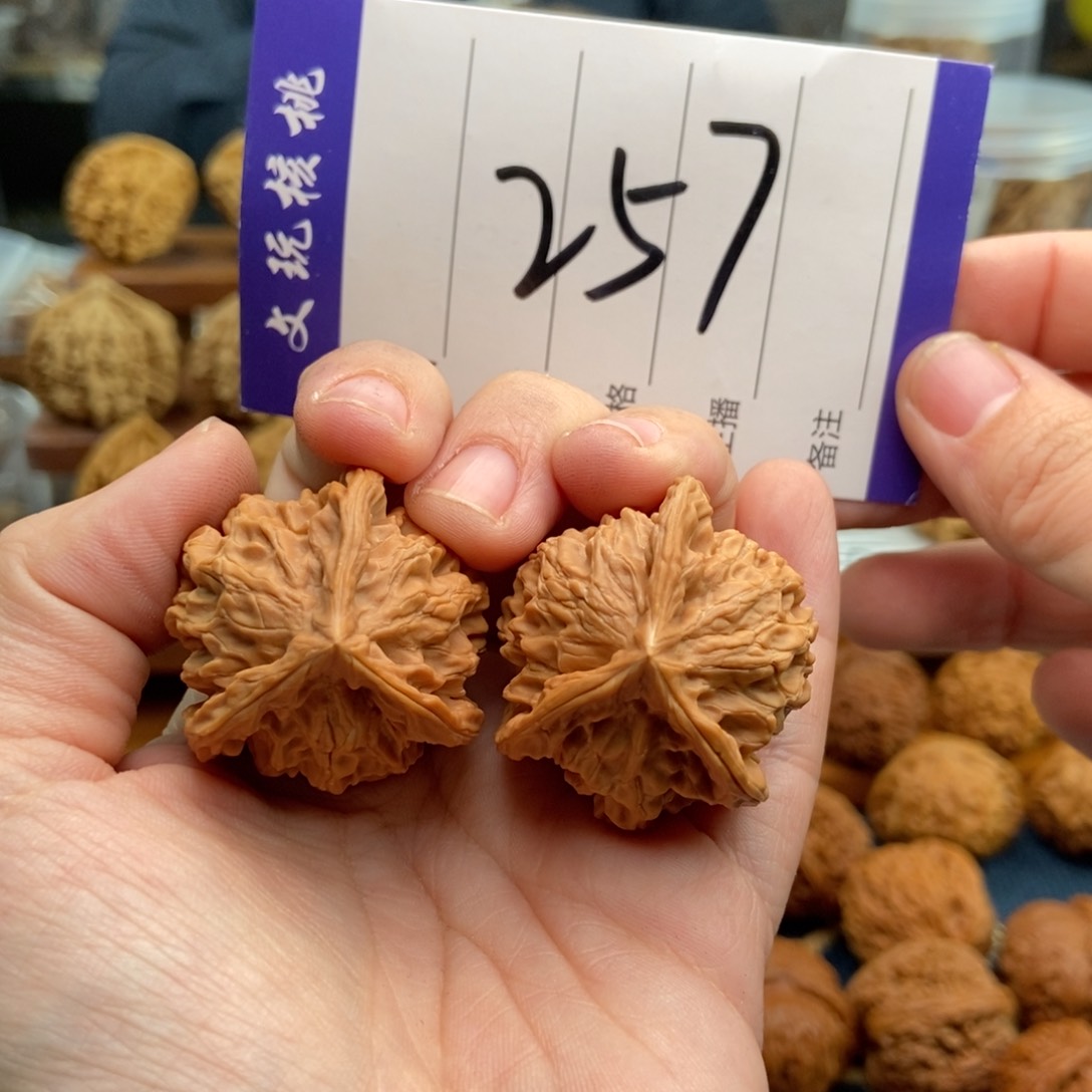 文玩核桃吊坠35三棱