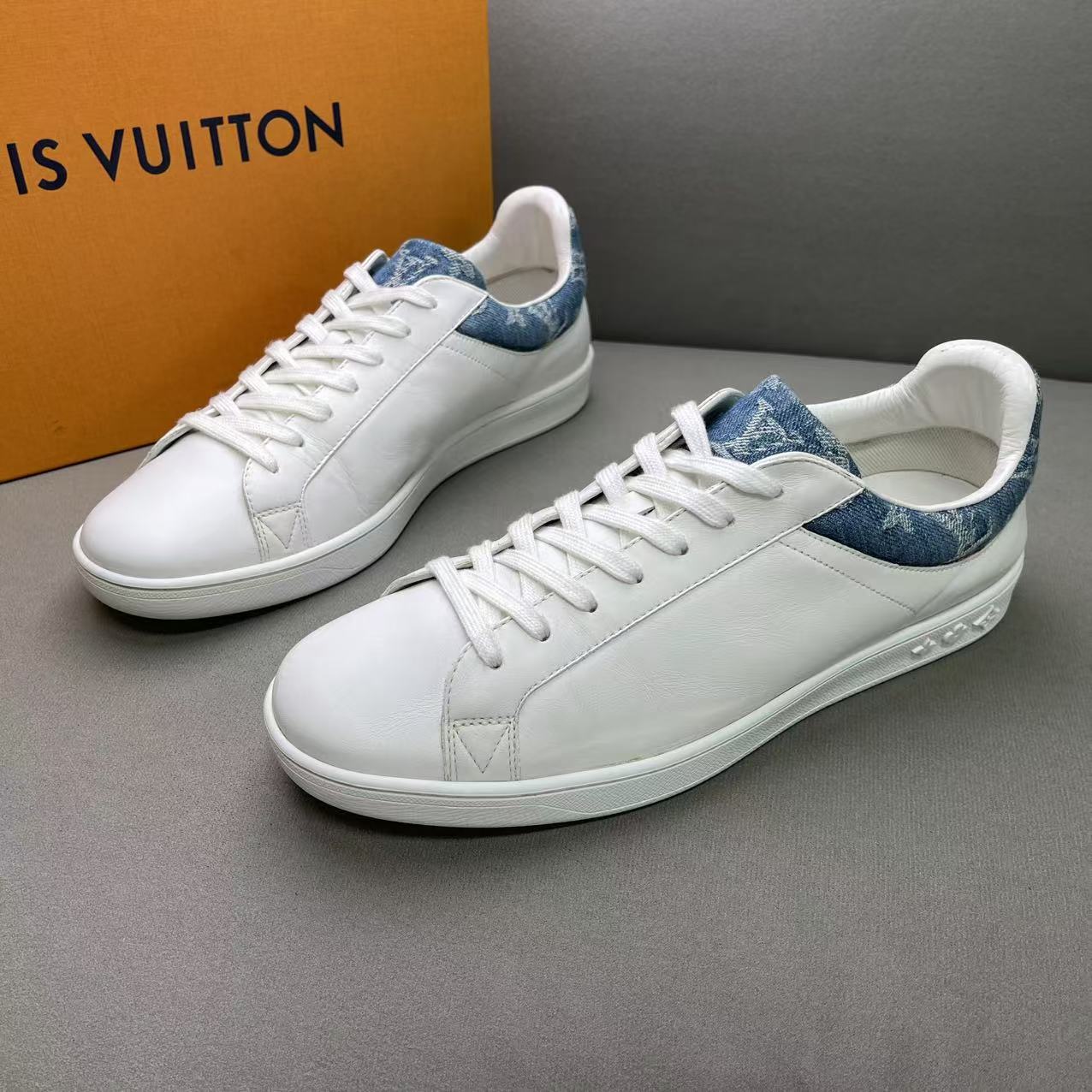 95新 LouisVuitton/路易威登 白色皮面后跟牛仔老花百搭板鞋 41码
