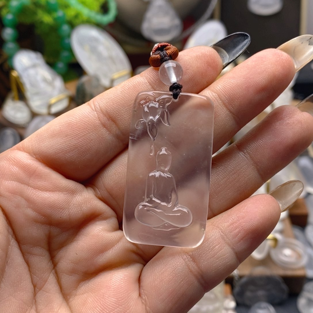 石英质玉颈饰未镶嵌何*翔