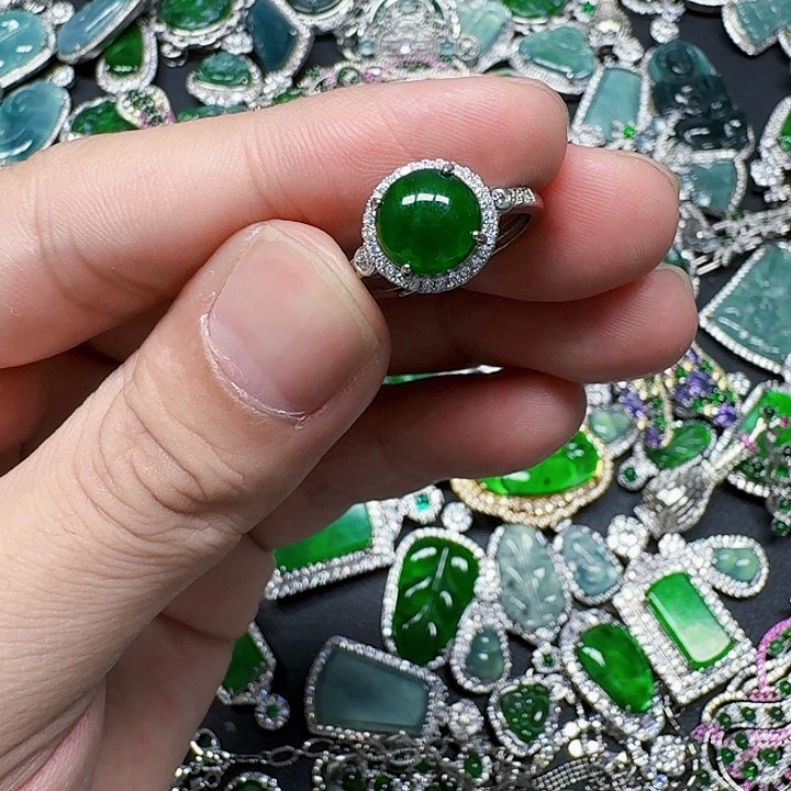 翡翠颈饰未镶嵌天然翡翠A货放漏