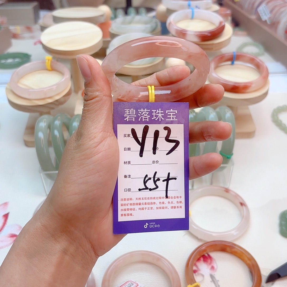 石英质玉手镯未镶嵌T****?