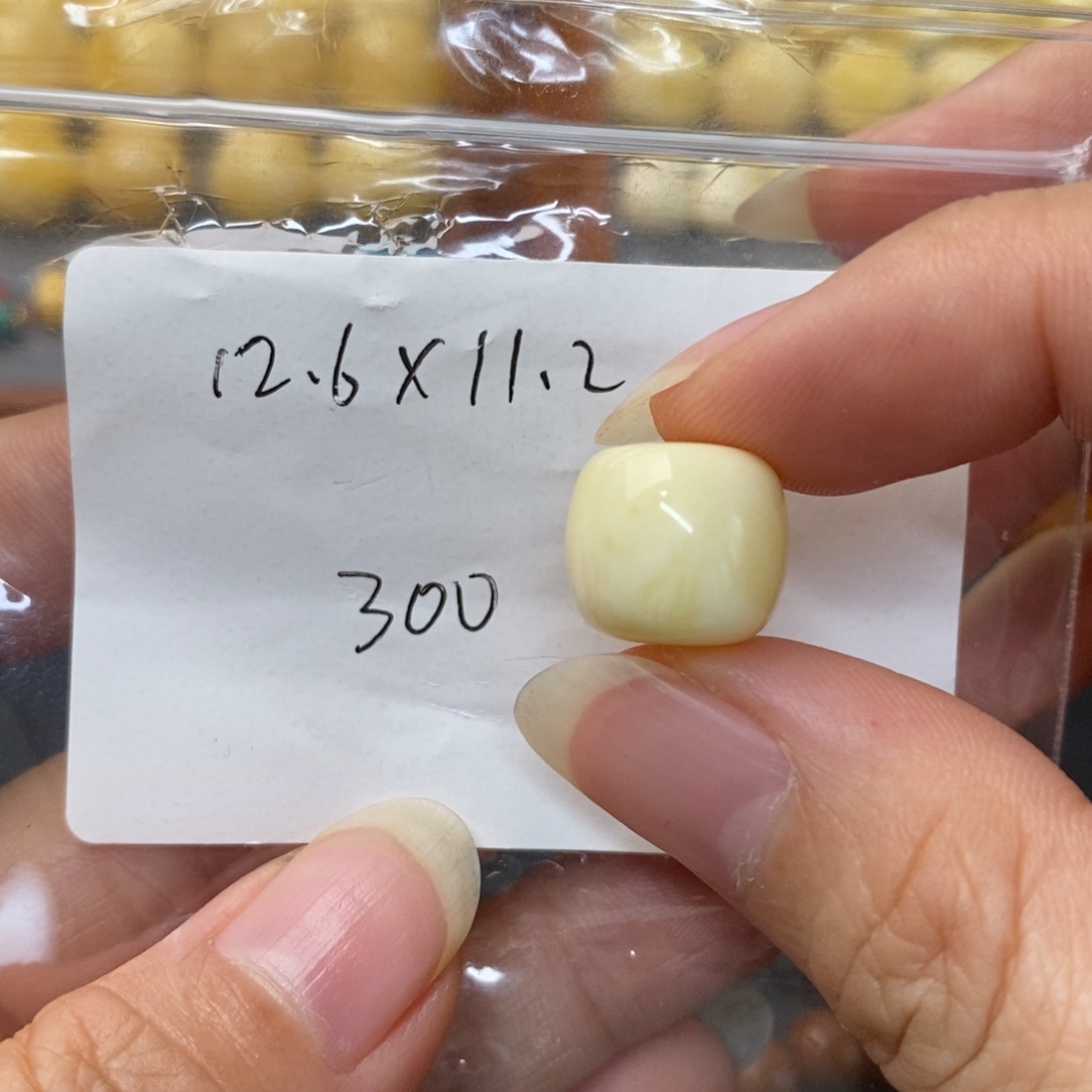 裸石琥珀未镶嵌微瑕
