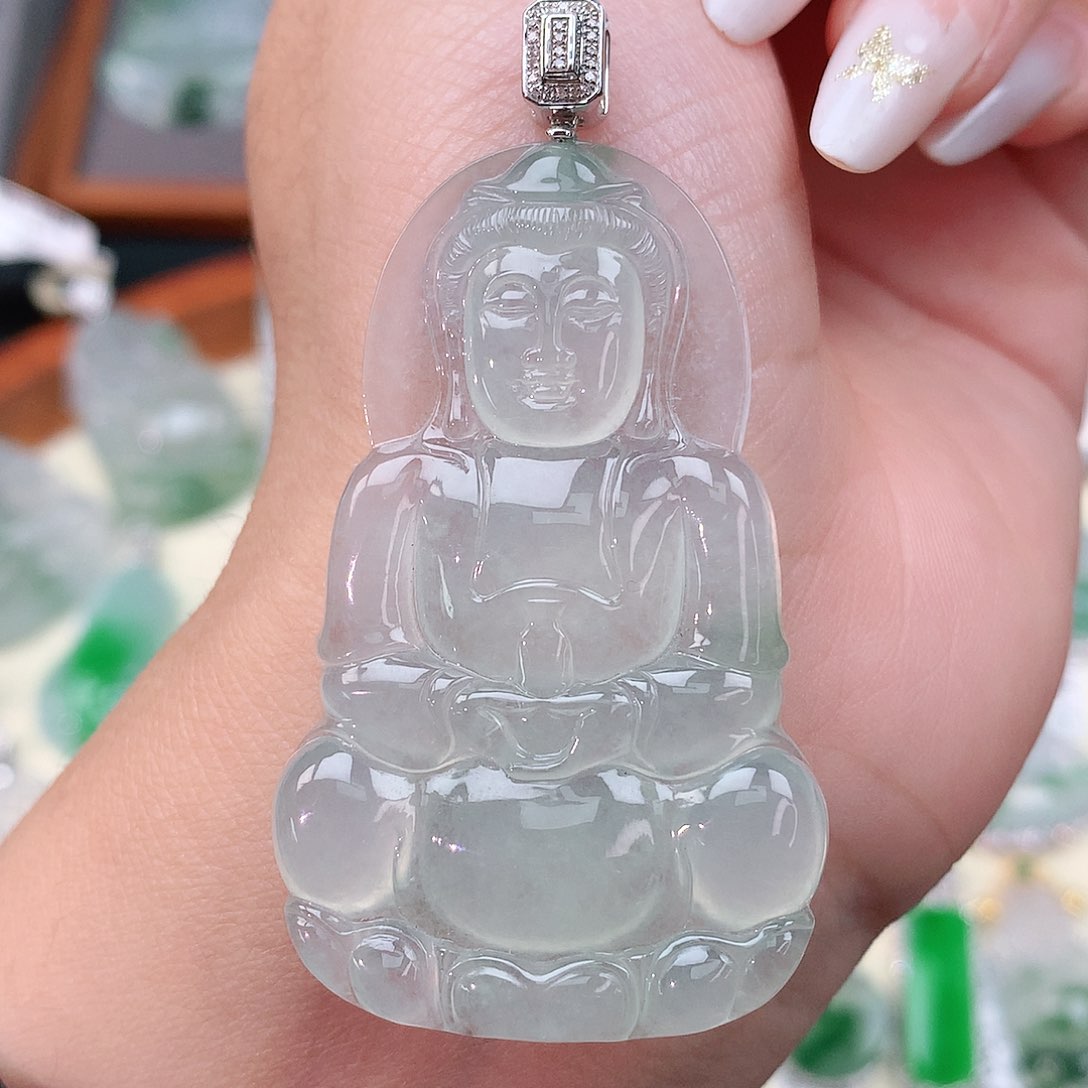 颈饰18K金镶嵌翡翠观音