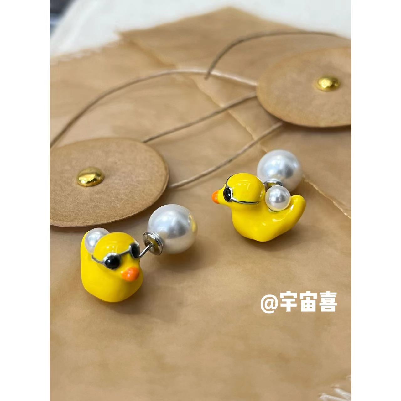 铜合金珐琅耳饰 D2-006【金属珐琅小黄鸭贝珠前后耳钉】