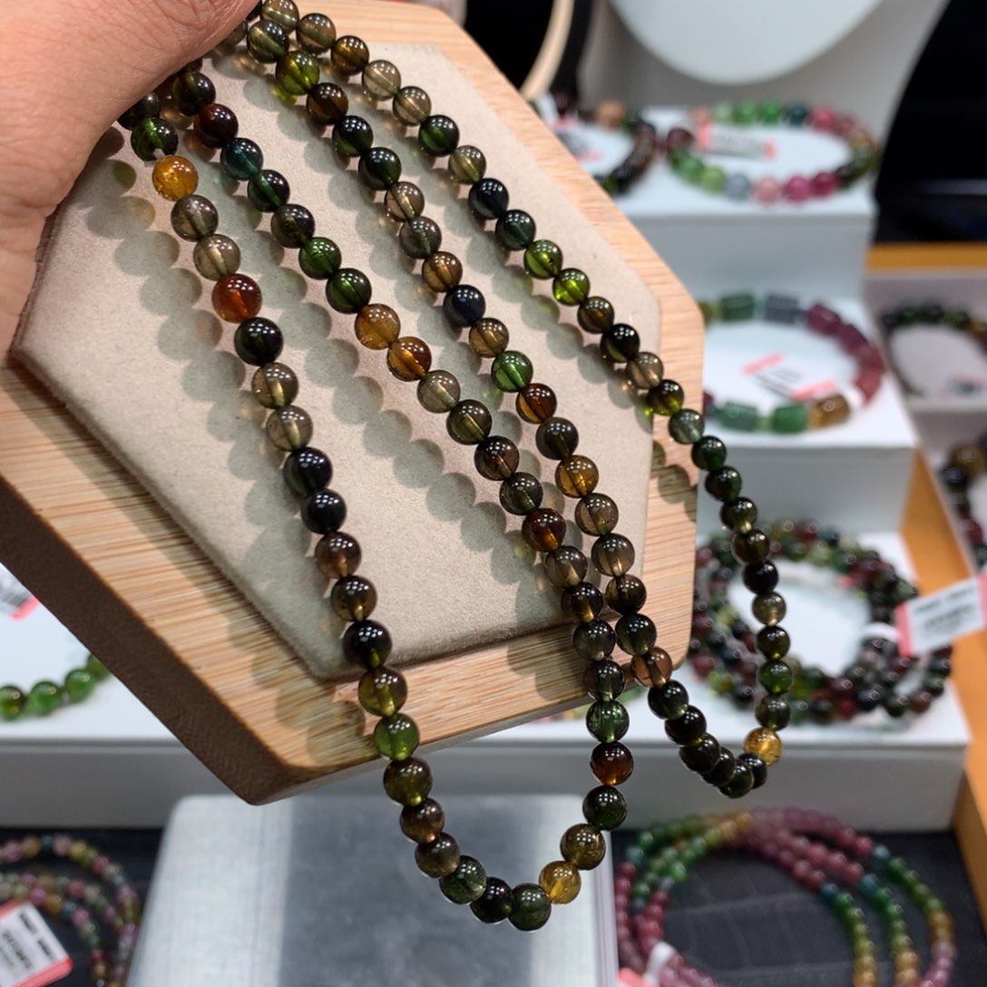 碧玺手链未镶嵌   5.4mm。      