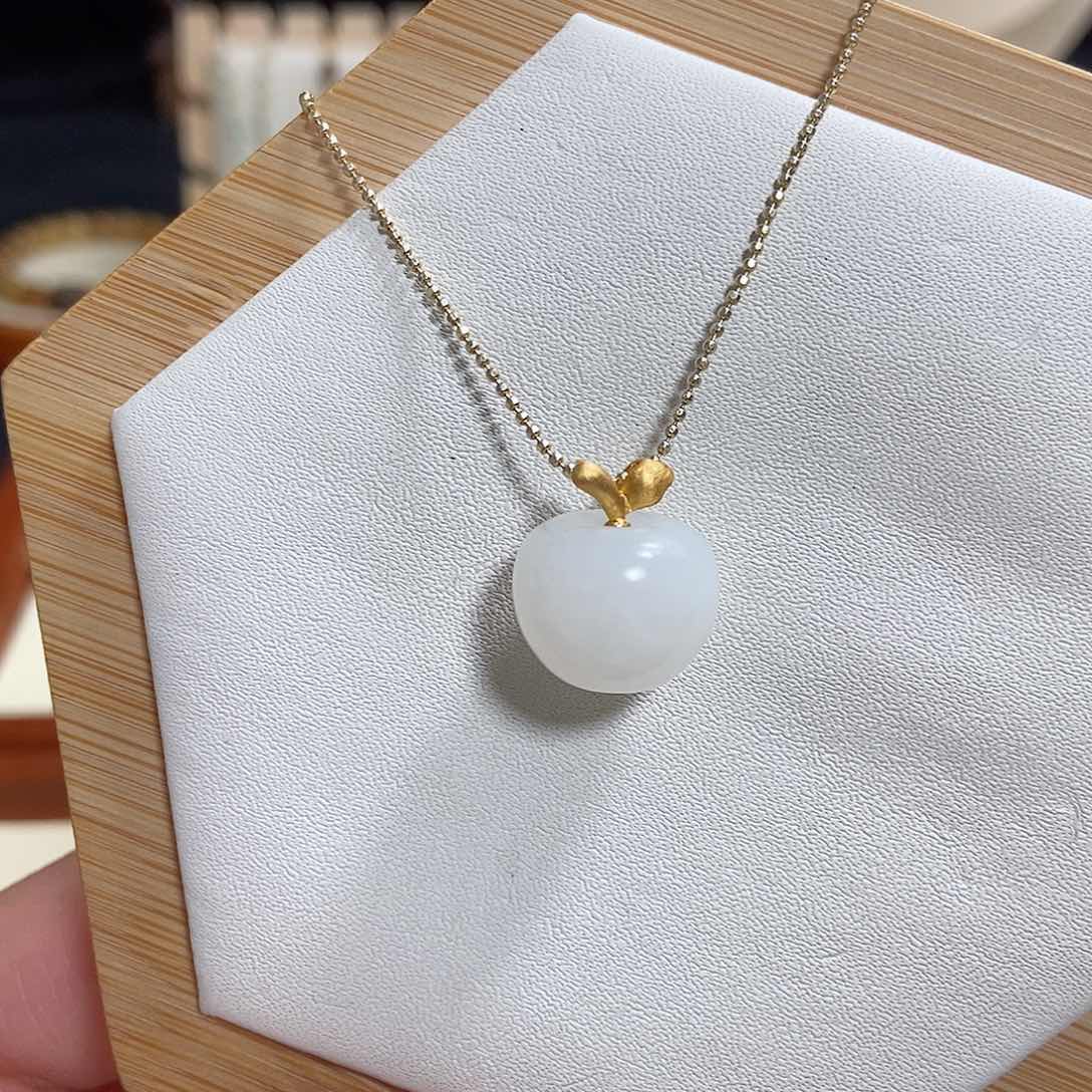 和田玉吊坠(赠链)18K金镶嵌