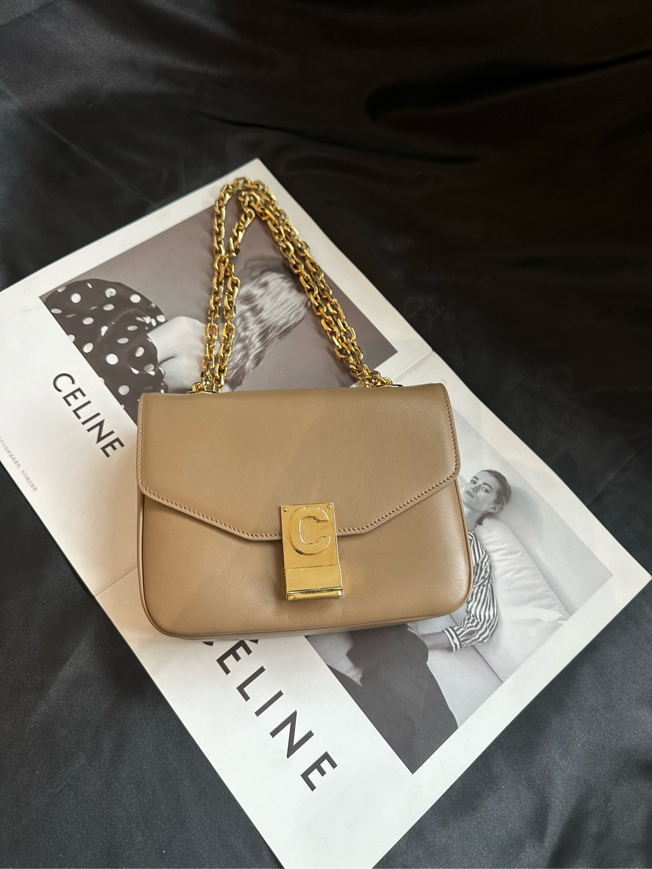 95新 Celine/思琳 C bag奶茶色邮差包链条包金扣 公价18000
