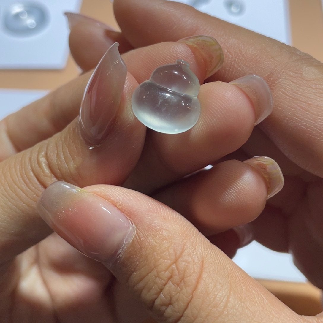 翡翠未镶嵌颈饰葫芦